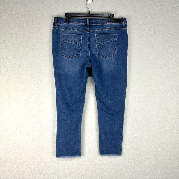 Natural Reflections, Size 14 Fray Hem Crop Destroyed Jeans Hi-Rise - Picture 8 of 14